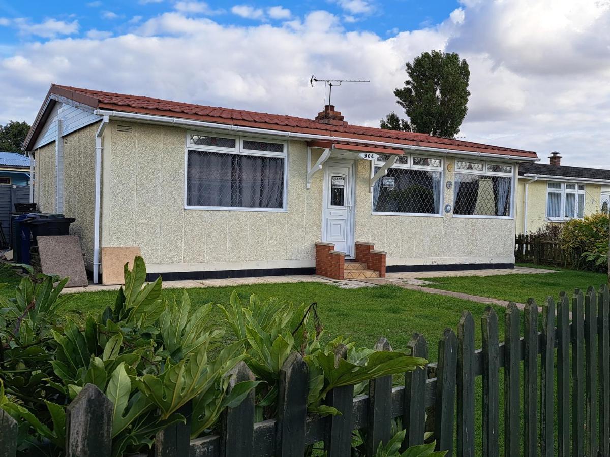 Beach & Tonic Beachside Chalet Humberston Экстерьер фото